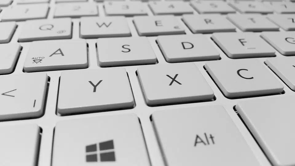 Nettoyage de bureaux: le clavier d'ordinateur, véritable nid à bactéries