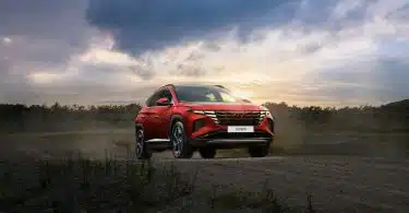 voiture SUV rouge