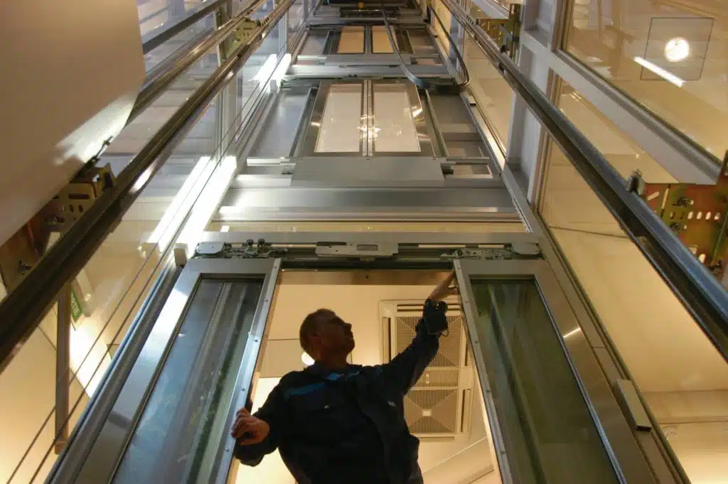 Pourquoi confier le dépannage de l'ascenseur à un expert