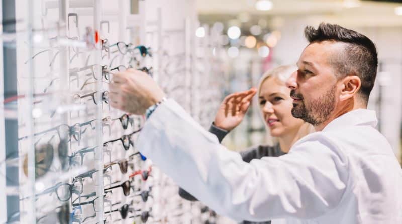 Pourquoi faut-il consulter un opticien