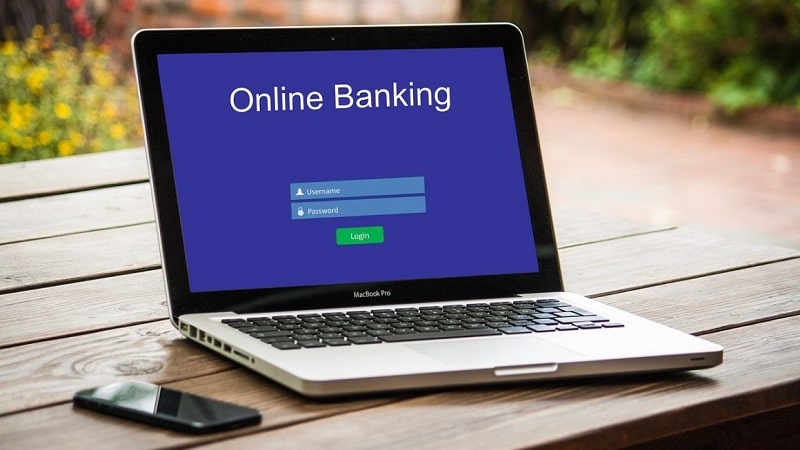 Quels sont les avantages d’une banque en ligne