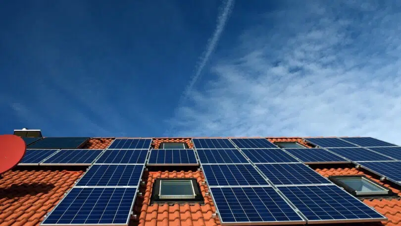 Combien de panneaux solaires faut-il pour une maison ?