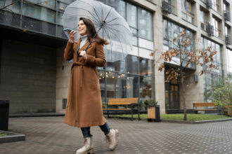 Le parapluie tendance : l’accessoire mode incontournable de la saison !